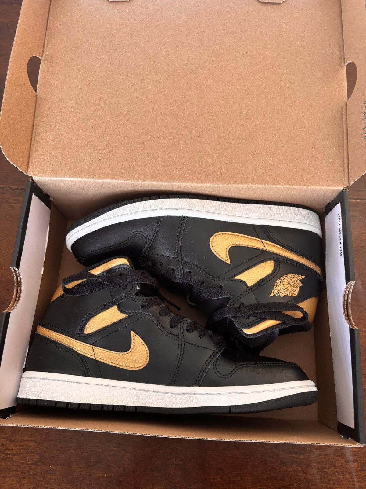 Jordan Brand Jordan 1 Mid Size US 8.5 / EU 41-42 - 2 Thumbnail