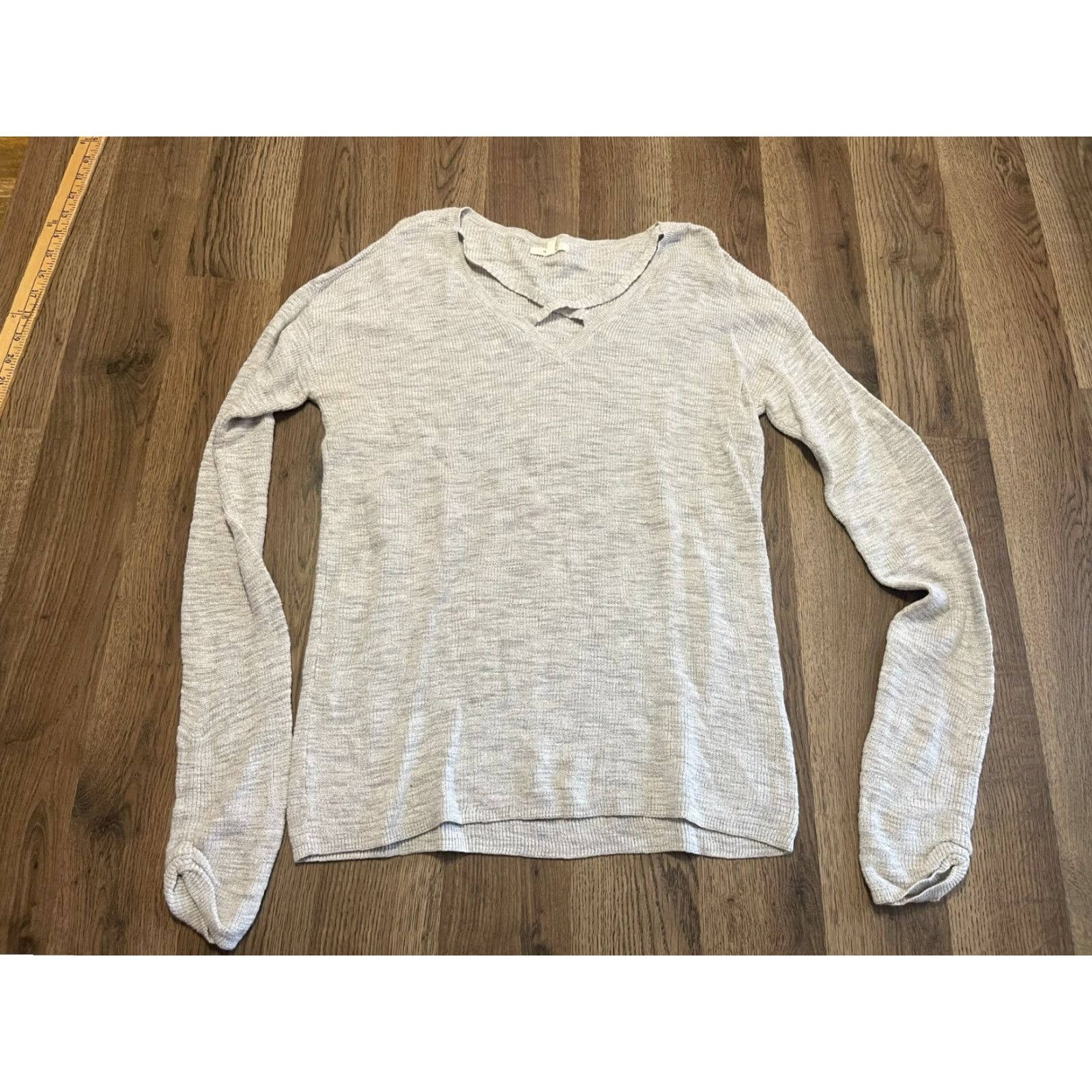 Vintage Maurices Shirt Womens Medium Gray V-Neck Long Sleeve T-Shirt Casual Regular Modern FallSpringSummer Mens Womens Girls? Size M / US 6-8 / IT 42-44 - 2 Thumbnail