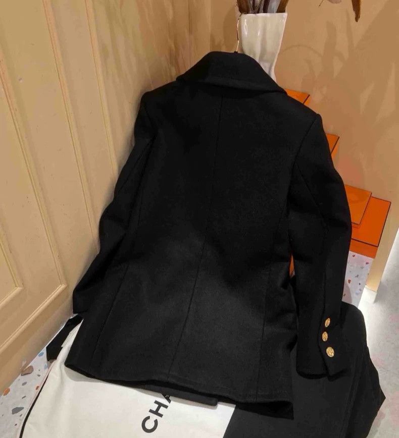 Chanel Chanel Black gold portrait button lapel jacket 2504-Nextarr Size XS / US 0-2 / IT 36-38 - 2 Thumbnail