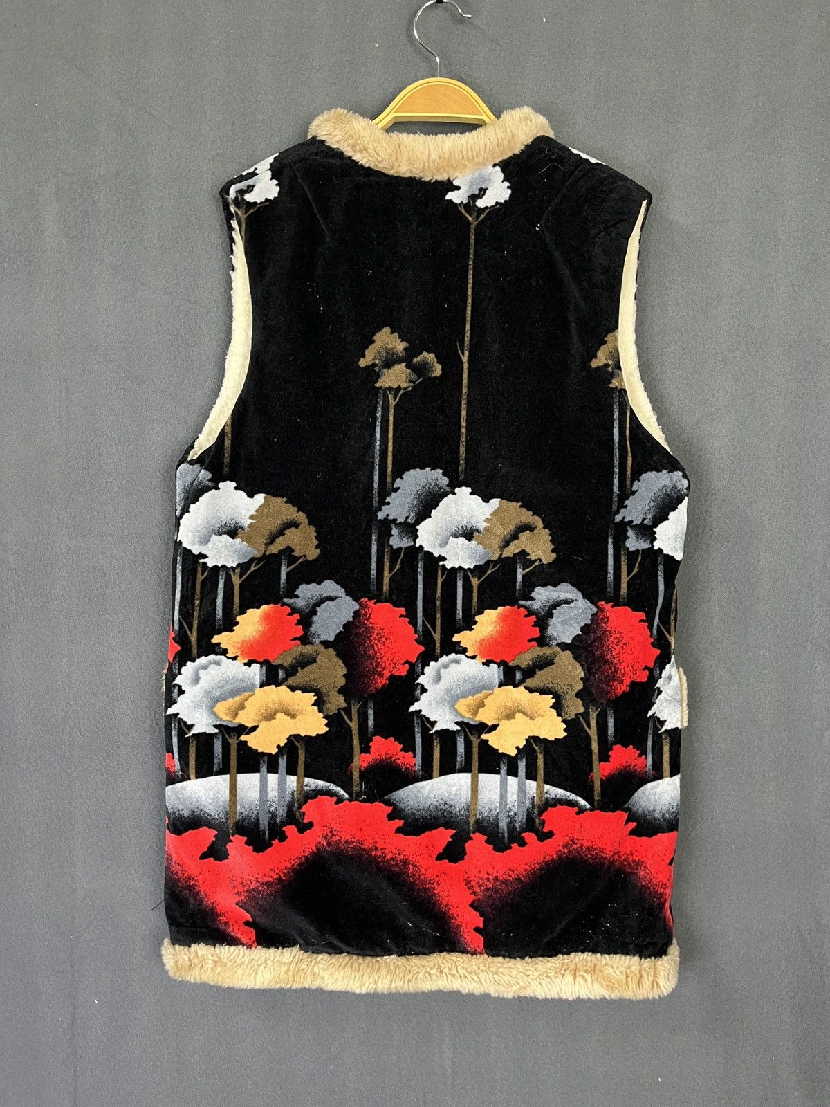 Japanese Brand × Vintage Vintage Art Painting Style Fur Vest Size US S / EU 44-46 / 1 - 2 Thumbnail