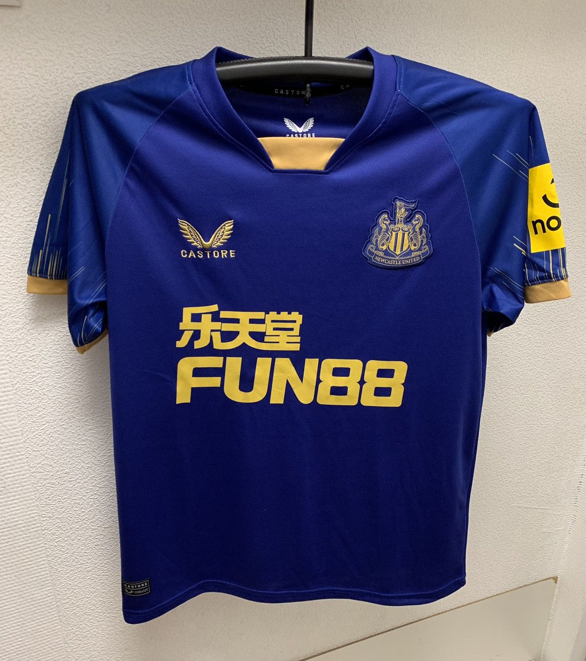 Other Newcastle United castore soccer jersey M Fun88 APL Size US M / EU 48-50 / 2 - 1 Thumbnail