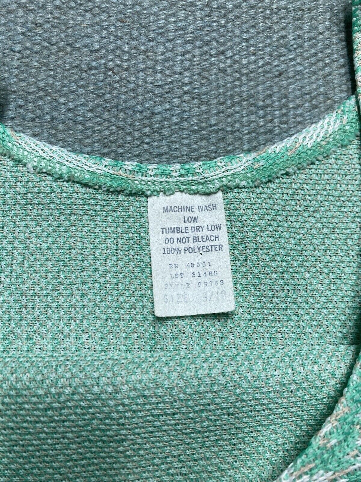 Vintage 70s tank top shirt polyester knit geometric diamonds 9/10 M Size M / US 6-8 / IT 42-44 - 3 Thumbnail