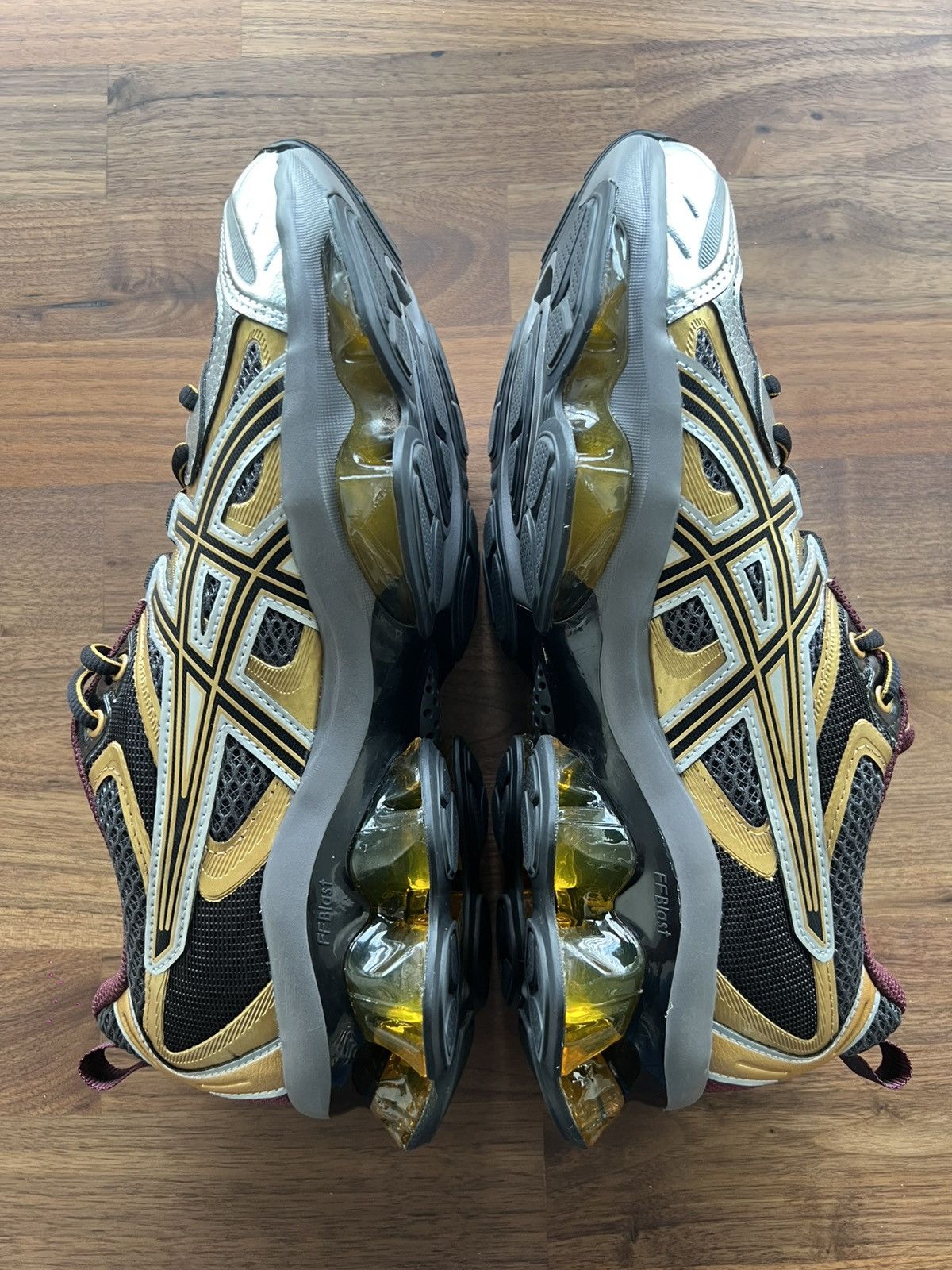 Asics Size 8 Men’s/ 9.5 Womens- ASICS Gel Quantum Carbon Pure Gold Size US 8 / EU 41 - 3 Thumbnail
