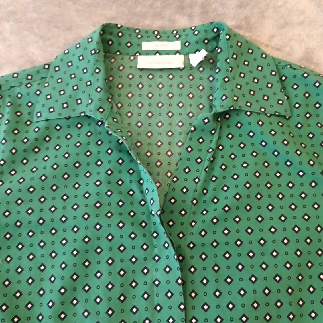Vintage Chico's Shirt Womens Size 0 Green Geometric Long Sleeve Button Up Cotton Shirt Womens Green Geometric Long Sleeve Button-Up Cotton Size XS / US 0-2 / IT 36-38 - 2 Thumbnail