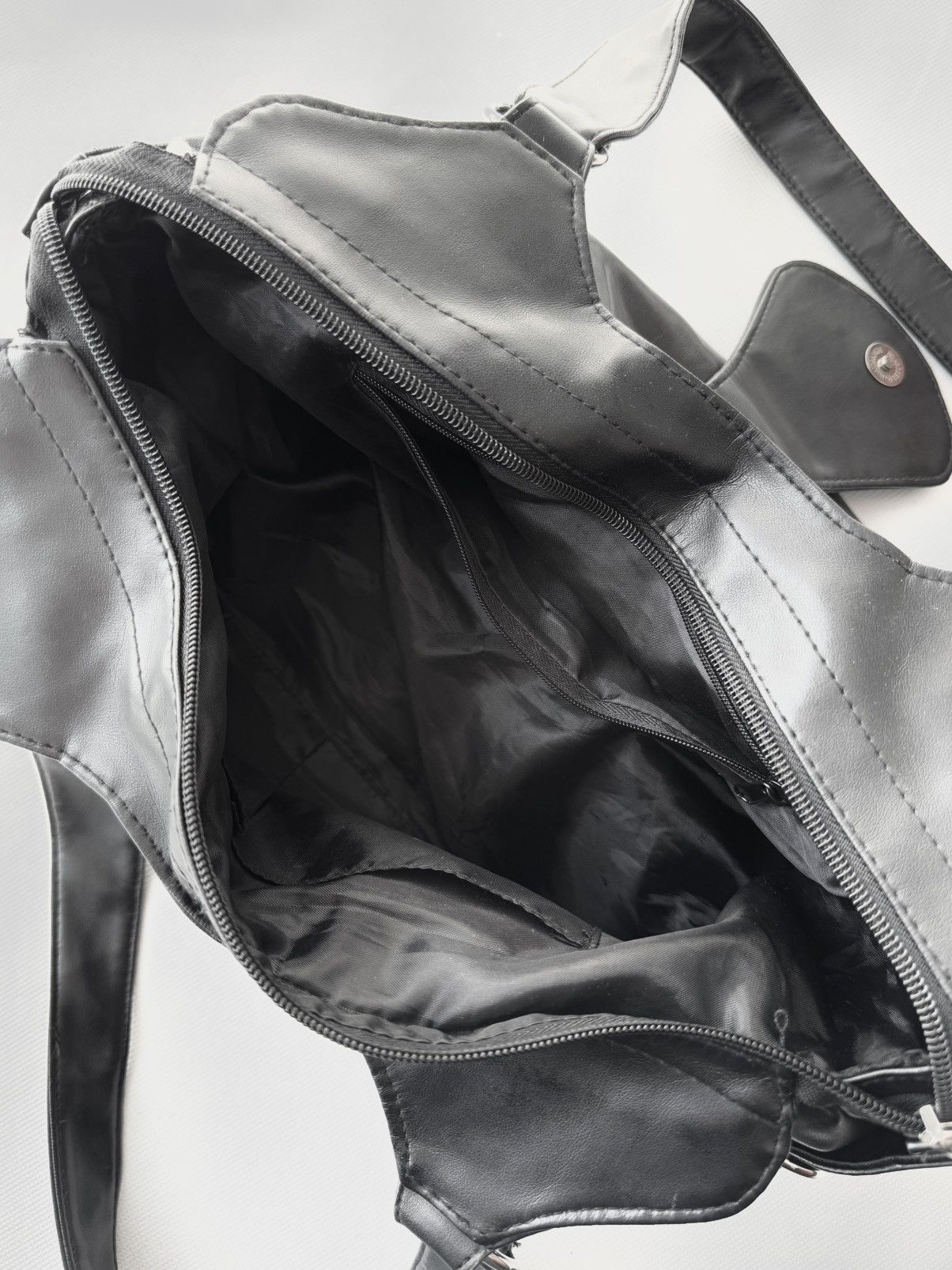 Japanese Brand Y2k Crossbody Leather Bag Avant Garde Diesel Style Size ONE SIZE - 14 Thumbnail