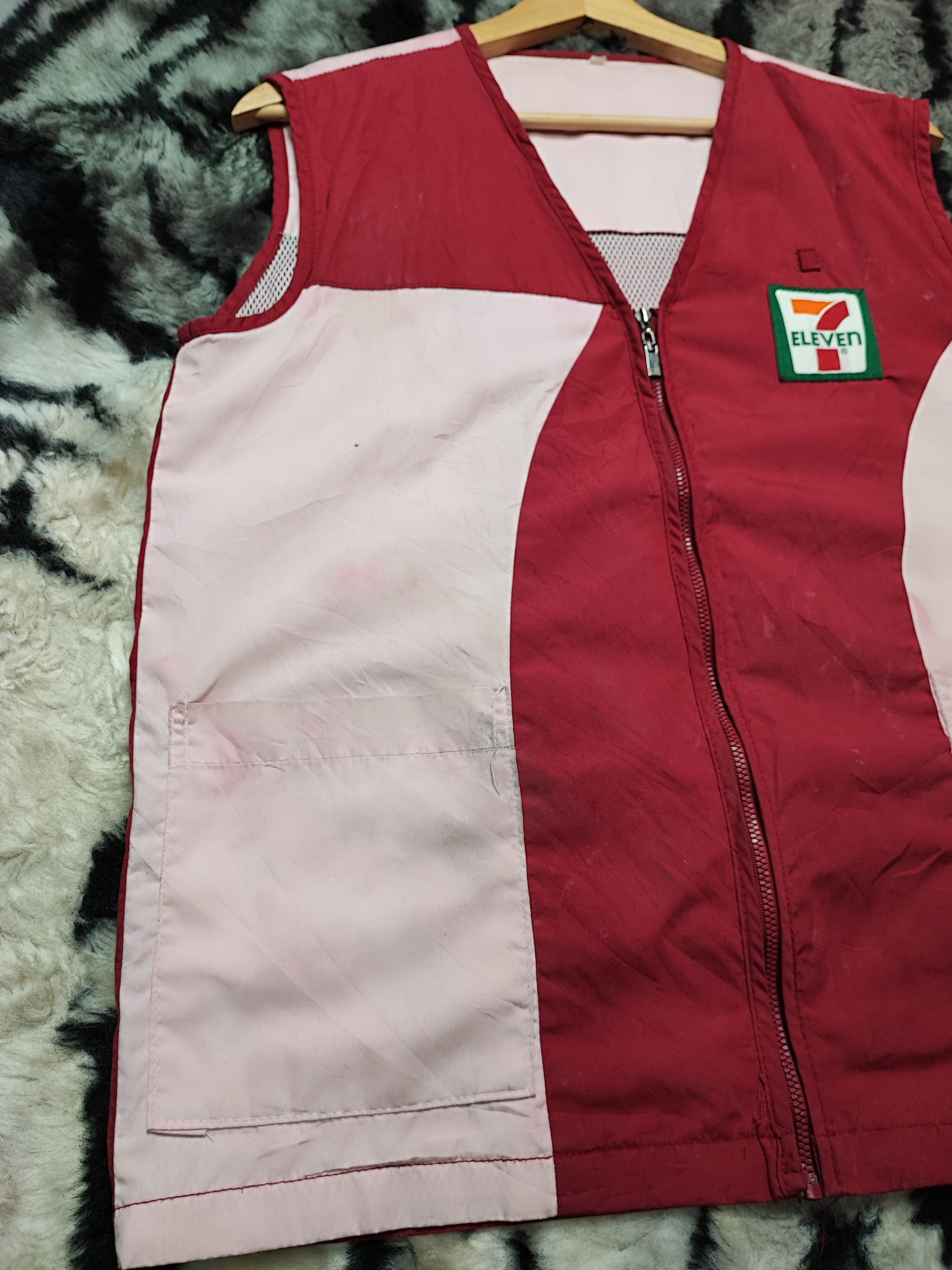 Vintage UNIFORM VINTAGE 7-Eleven EMPLOYEE WORKWEAR RED COLLECTIBLE Size US S / EU 44-46 / 1 - 3 Thumbnail