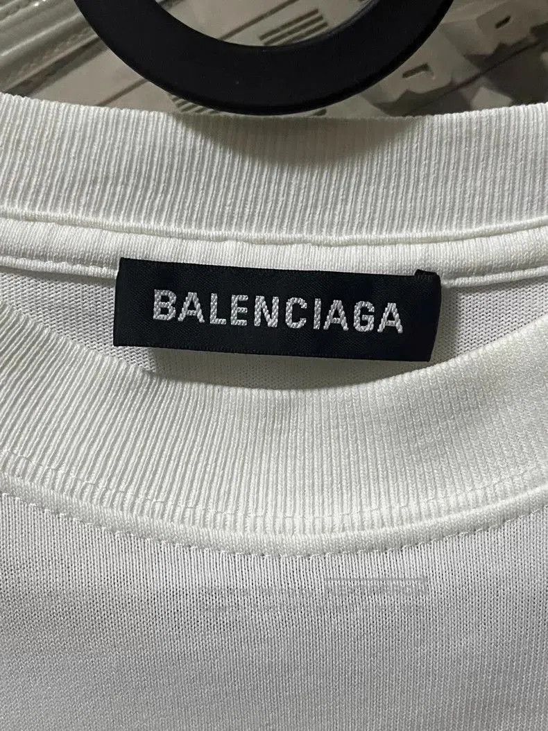 Balenciaga Balenciaga Mastercard Coke White XS Top. Size US XS / EU 42 / 0 - 3 Thumbnail