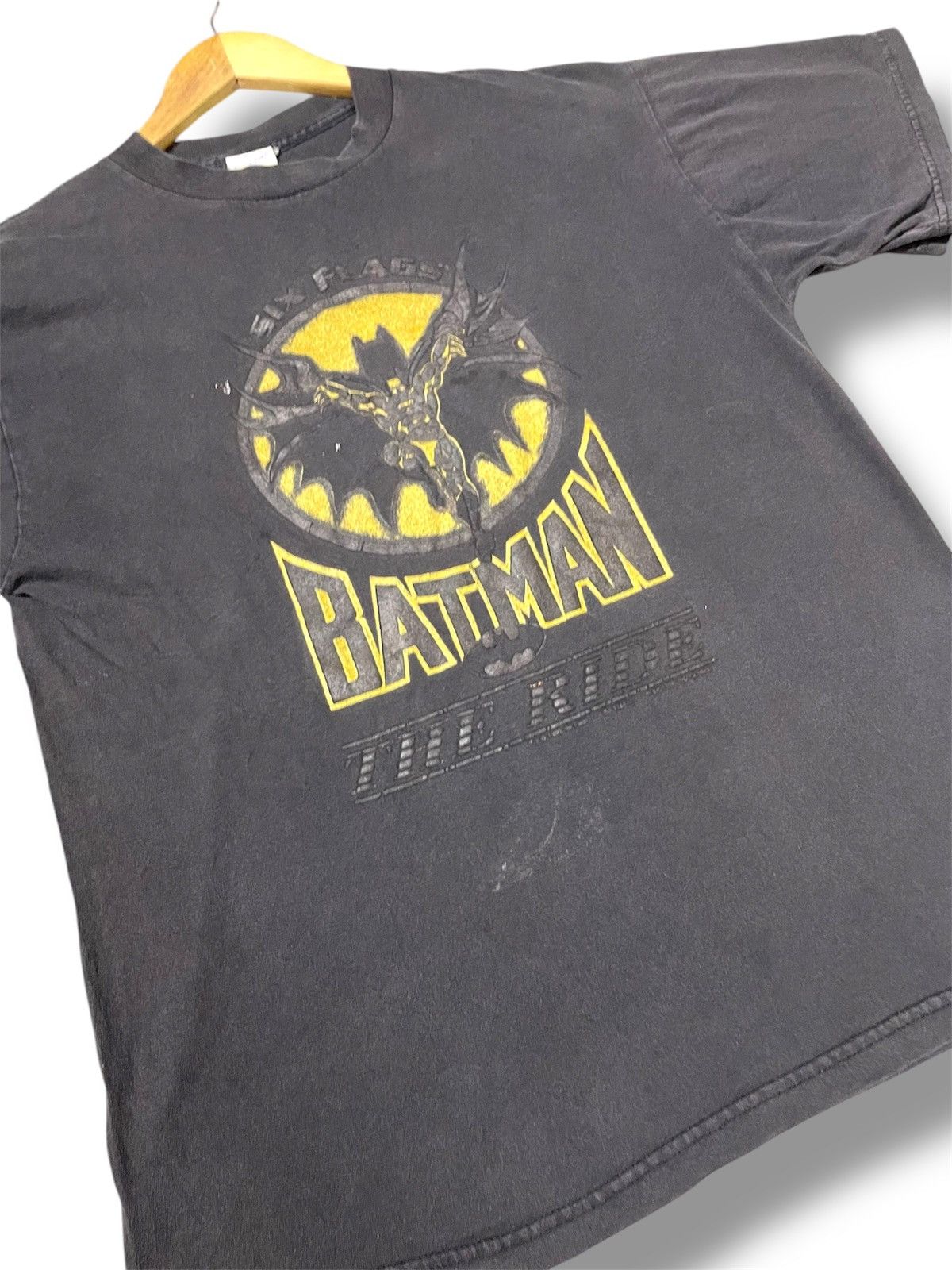 DC Comics × Vintage Vintage Batman 1997 Six Flags The Ride TShirt Faded Size US L / EU 52-54 / 3 - 3 Thumbnail