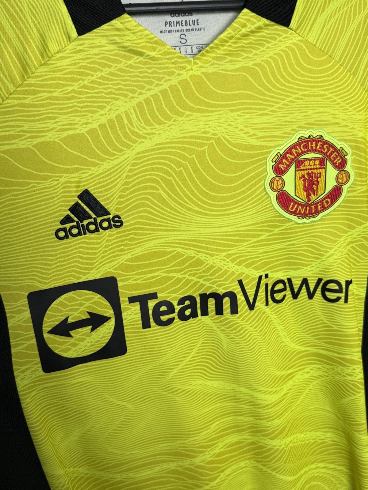 Adidas Manchester United 21/22 Goalkeeper Football Jersey T-Shirt Size US S / EU 44-46 / 1 - 3 Thumbnail