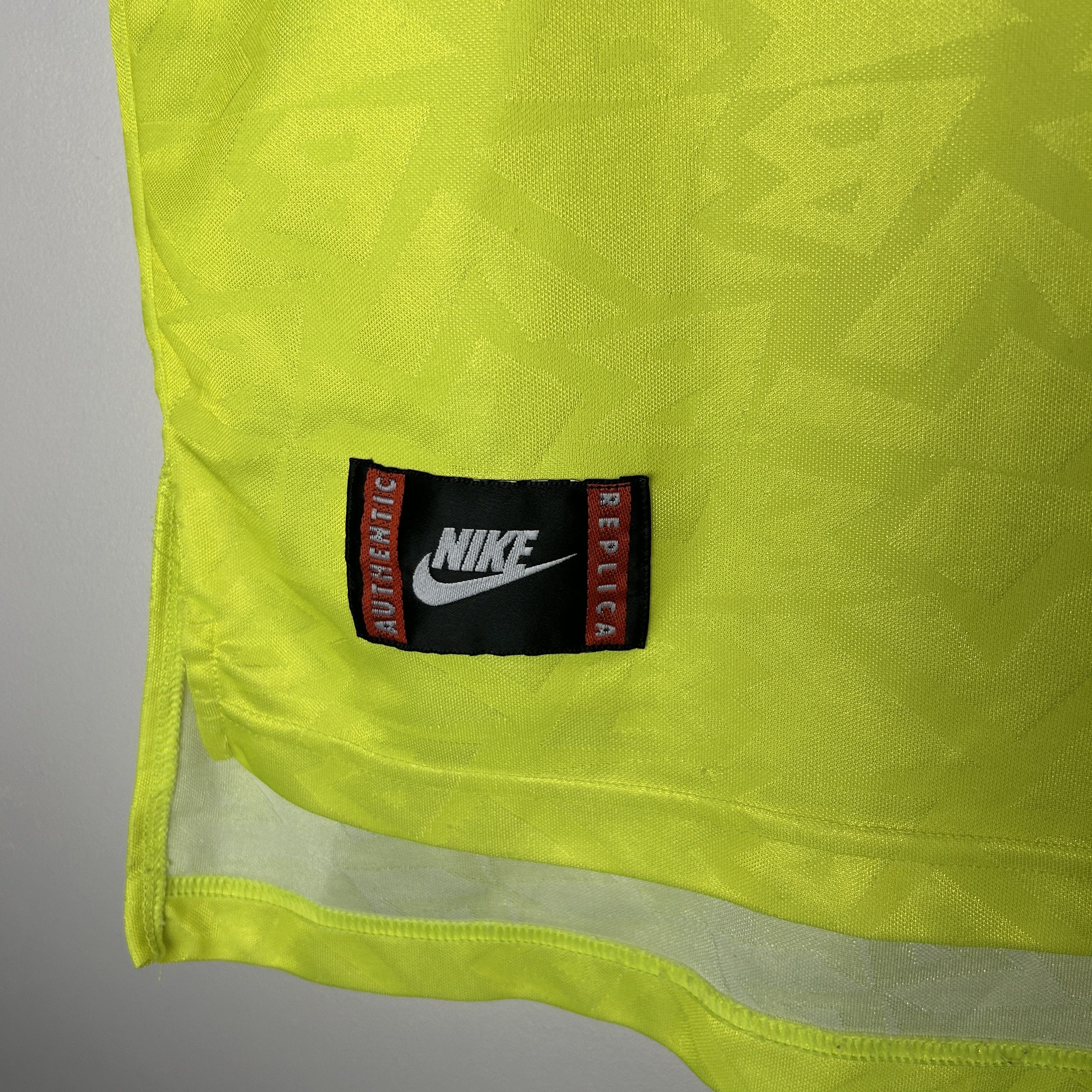 Nike Vintage Borussia Dortmund 96/97 Nike Home Jersey Size US L / EU 52-54 / 3 - 5 Thumbnail