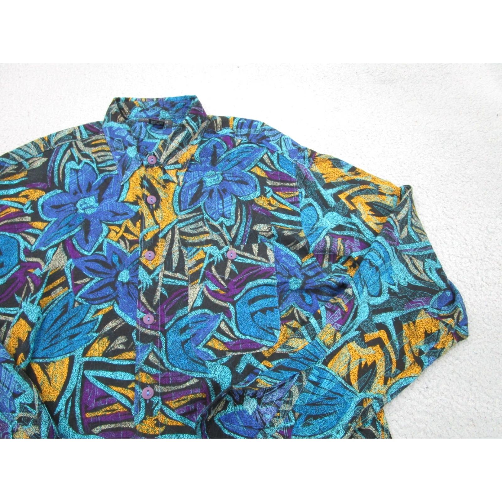 Vintage VINTAGE Tulliano Shirt Men Blue Floral All-Over 90s 90s Weave Button-Up L Adult Regular Size L Blue Floral Pattern Mens Shirt Size US L / EU 52-54 / 3 - 2 Thumbnail