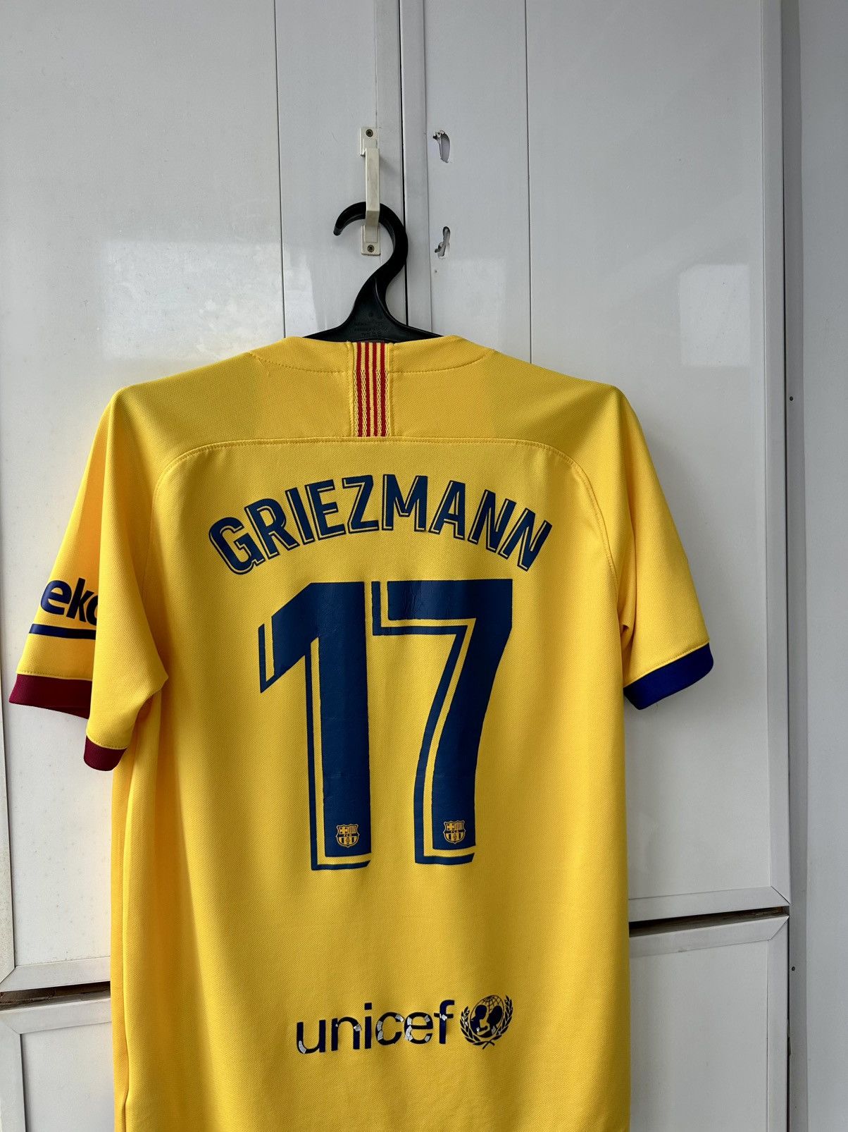 Nike Barcelona Jersey 2019 Griezmann Soccer Jersey Size US M / EU 48-50 / 2 - 18 Thumbnail