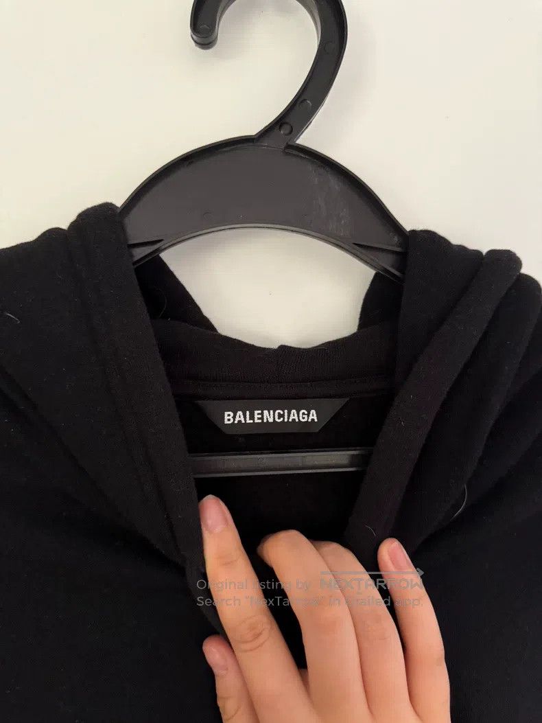 Balenciaga Balenciaga Round emblem sweater l code Size US L / EU 52-54 / 3 - 2 Thumbnail