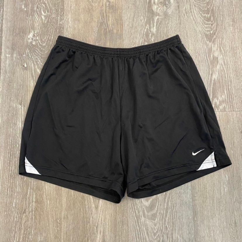 Nike Nike Team Black Athletic Shorts Men Large Bin H-26 Size US 35 - 1 Thumbnail