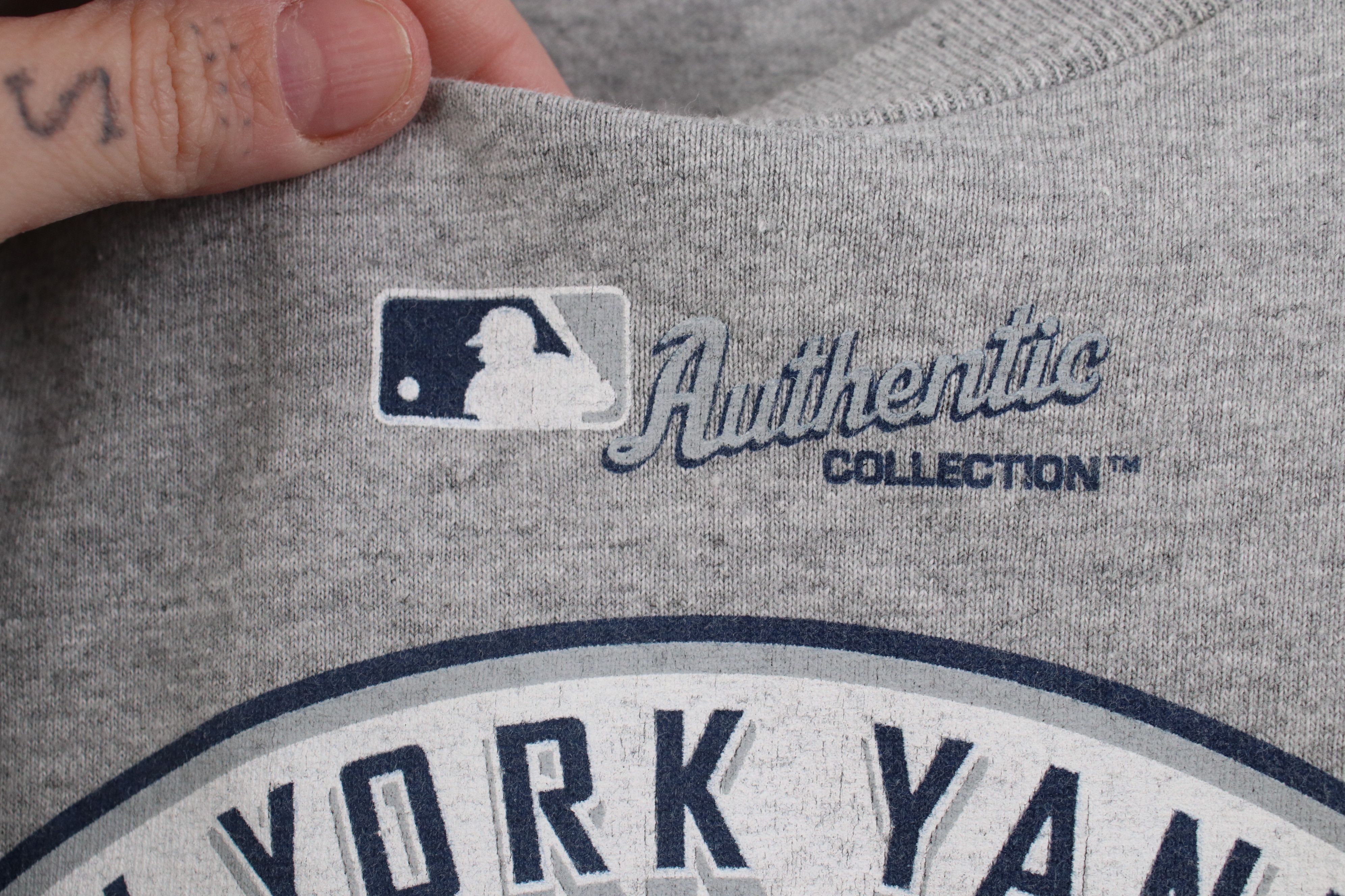 Majestic Y2K Majestic Series New York Yankees Baseball T-Shirt Gray Size US XL / EU 56 / 4 - 5 Thumbnail