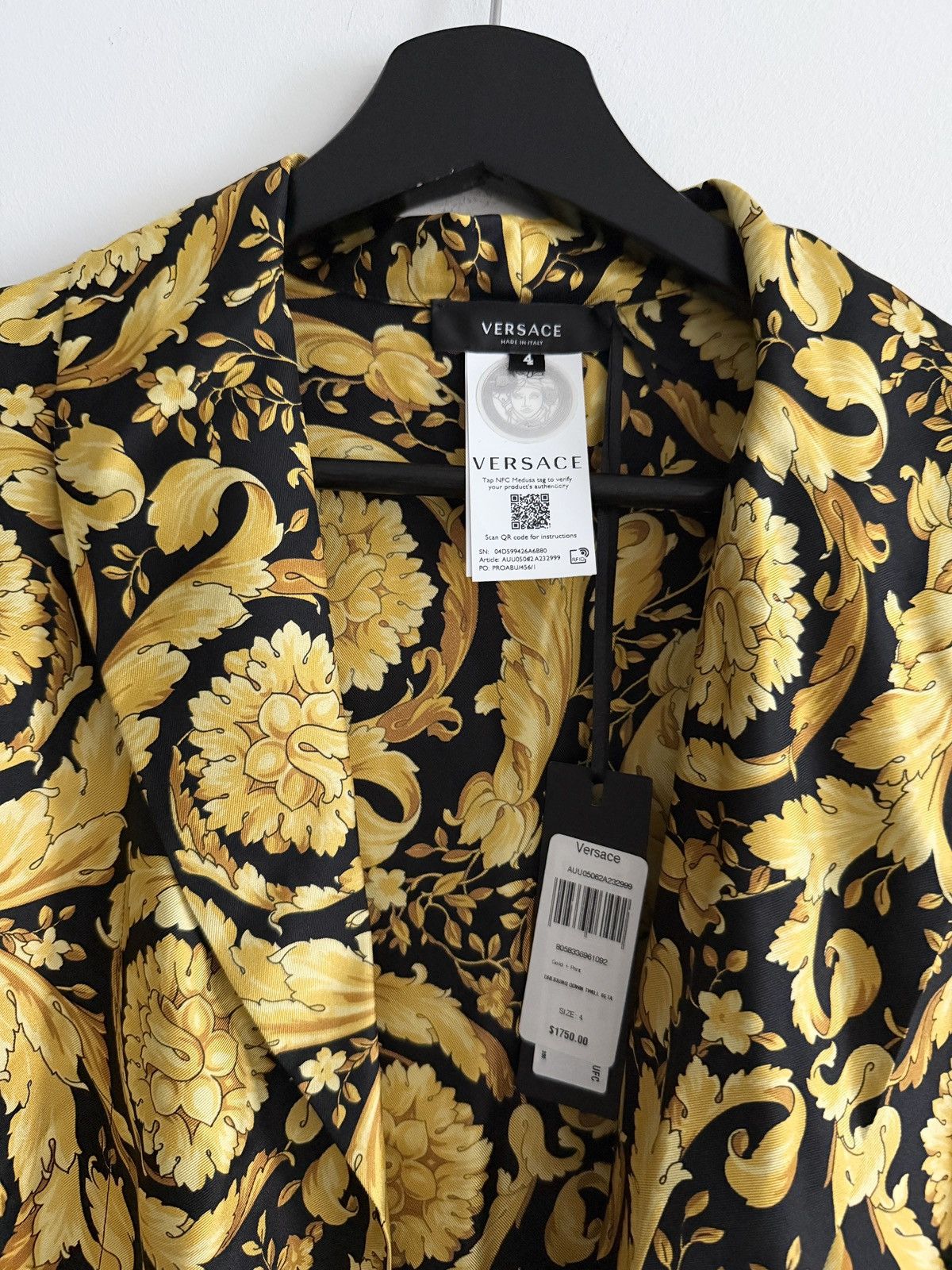 Versace STEAL! Versace Silk Twill Baroquel Robe (Brand New) Size US L / EU 52-54 / 3 - 5 Thumbnail