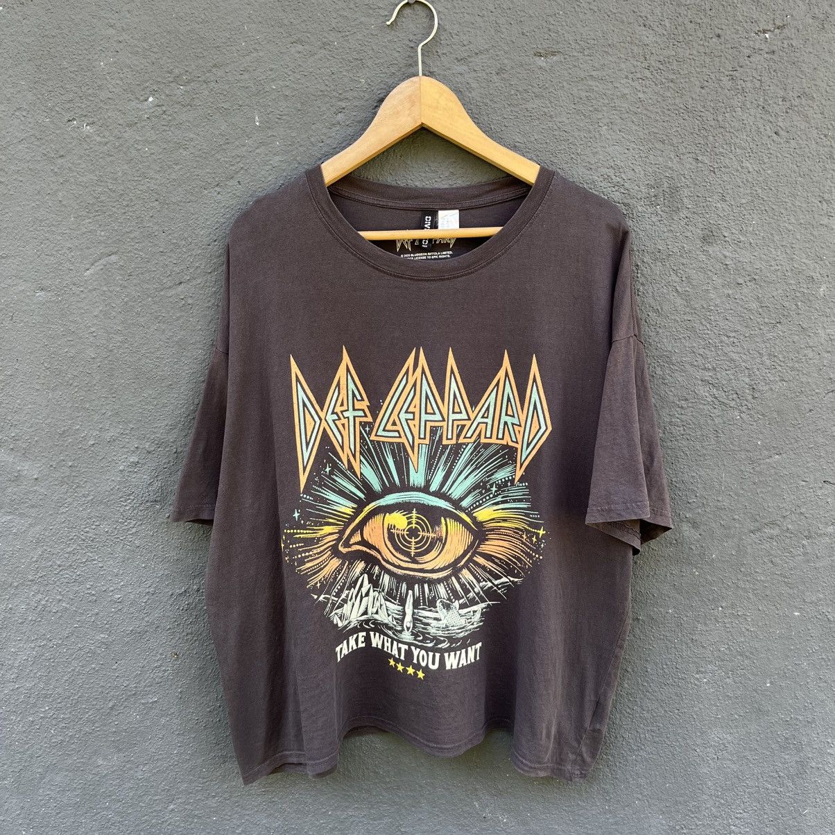 Def Leppard Thrashed Faded Def Leppard Band Tee Size US XL / EU 56 / 4 - 1 Thumbnail