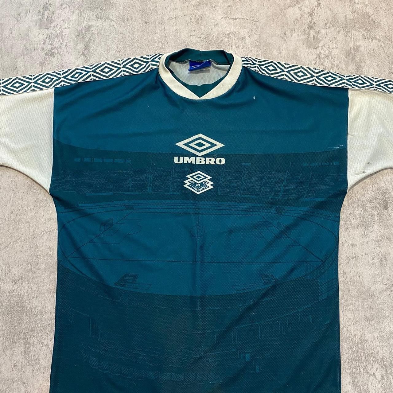 Umbro 90s Vintage Retro Football Sportswear T-shirt Boxy Size US L / EU 52-54 / 3 - 1 Thumbnail
