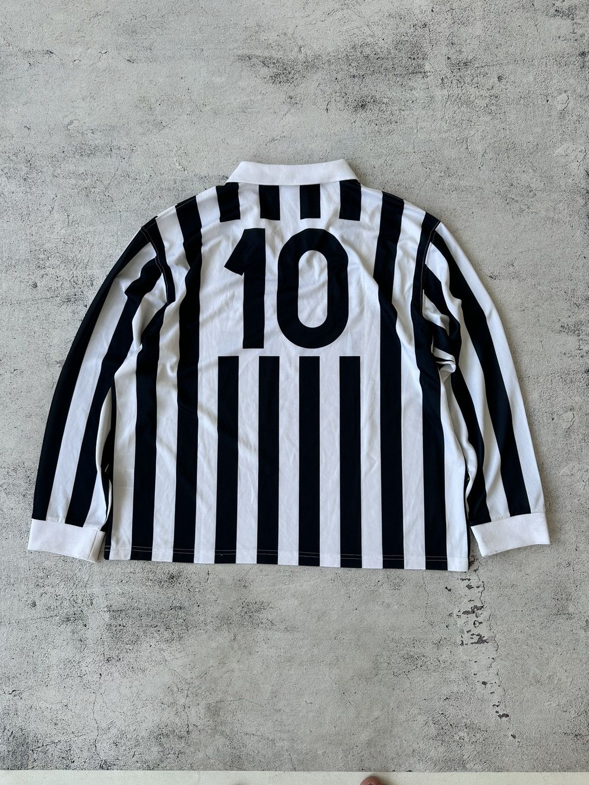 Other Lovers FC Long Sleeve Jersey like Juventus Size US XL / EU 56 / 4 - 8 Thumbnail