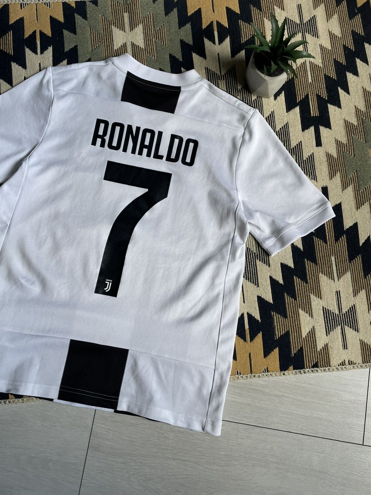 Vintage Cristiano Ronaldo Adidas Juventus 2018/19 Home Jersey Size US S / EU 44-46 / 1 - 3 Thumbnail