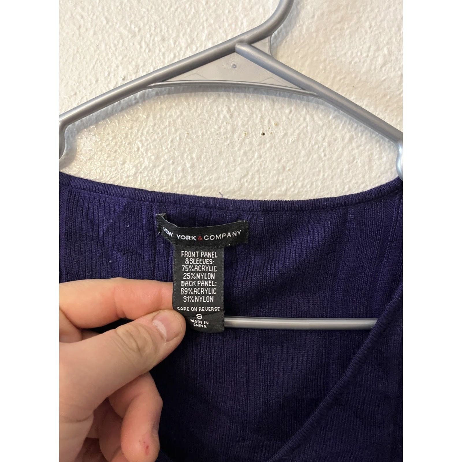 Vintage New York & Company Sweater Hoodie V-Neck Long Sleeve Purple S Womens Pullover Knit Winter Fall - 90s? Size S / US 4 / IT 40 - 2 Thumbnail