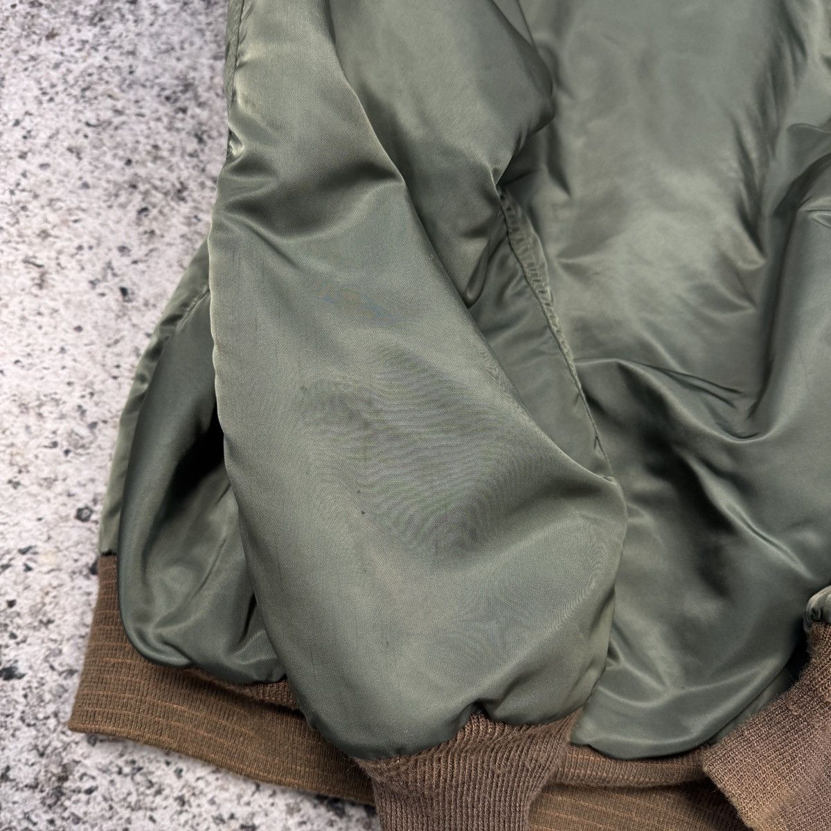 Vintage Vintage 80s USAF N-2B Heavy Flying Hooded Bomber Jacket Size US M / EU 48-50 / 2 - 14 Thumbnail