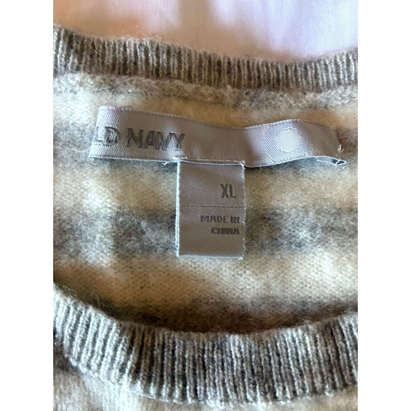 Old Navy VINTAGE Old Navy Sweater? (No, not vintage) Size XL / US 12-14 / IT 48-50 - 4 Thumbnail