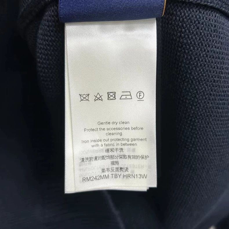 Louis Vuitton Louis Vuitton Blue embroidered medal logo sweater 2502-Nex Size US S / EU 44-46 / 1 - 7 Thumbnail