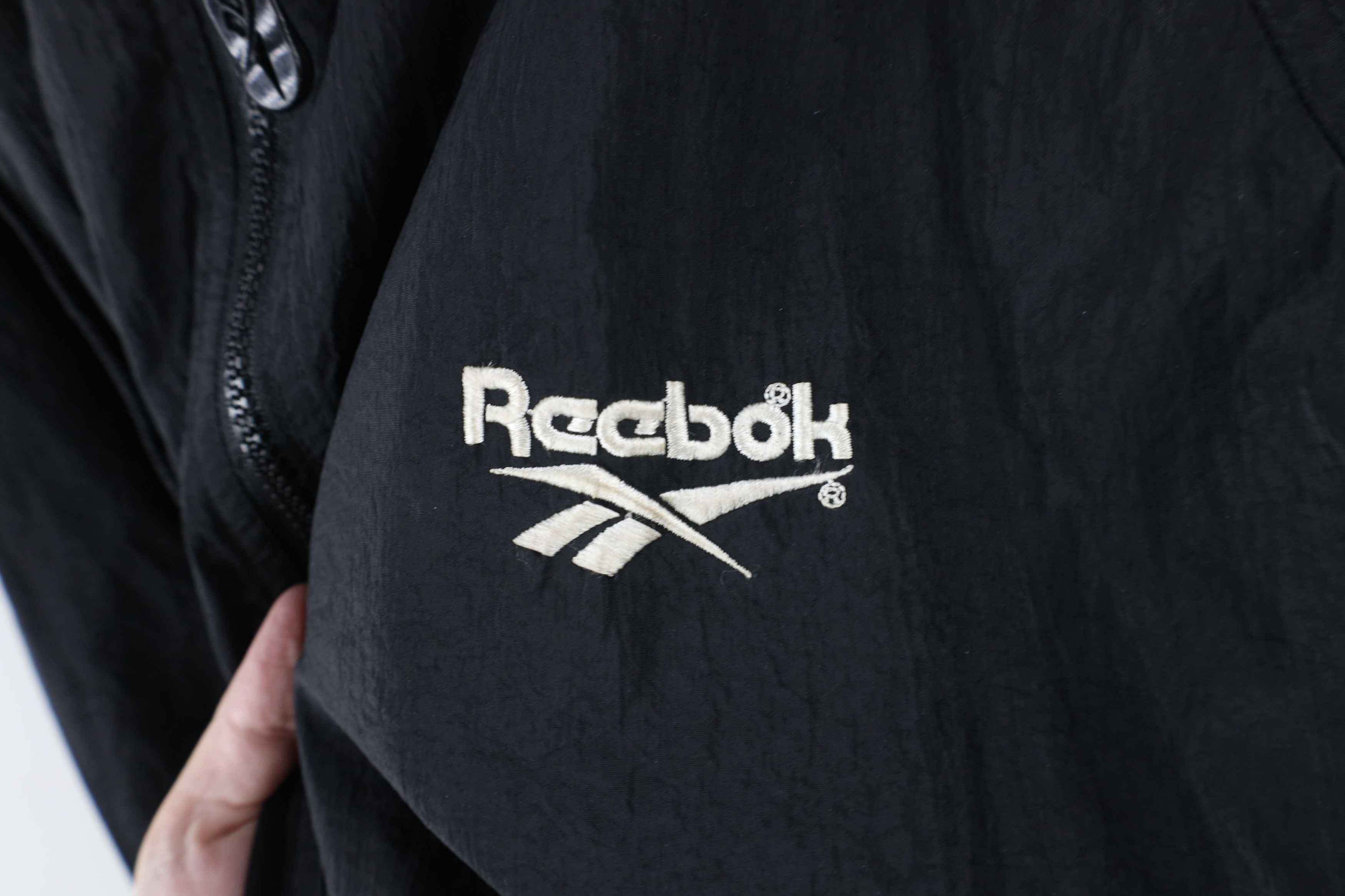 Reebok × Vintage Vintage 90s Reebok Spell Out Hooded Windbreaker Jacket Black Size US L / EU 52-54 / 3 - 4 Thumbnail
