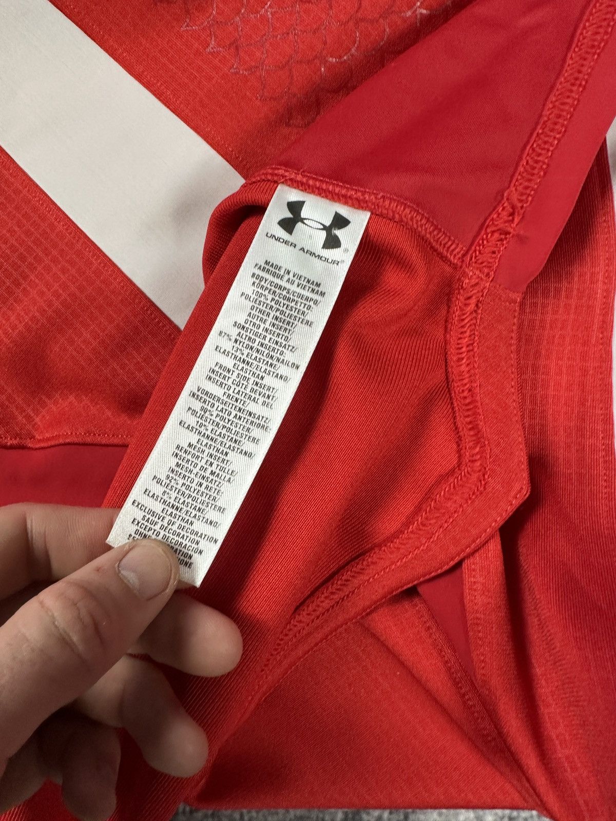 Under Armour Vintage Under Armour Wales Rugby Jersey Streetwear Rare L Size US L / EU 52-54 / 3 - 4 Thumbnail