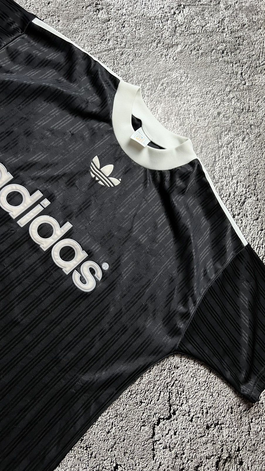 Adidas VTG 80-90’s Adidas three stripes trefoil big logo t shirt Size US M / EU 48-50 / 2 - 2 Thumbnail