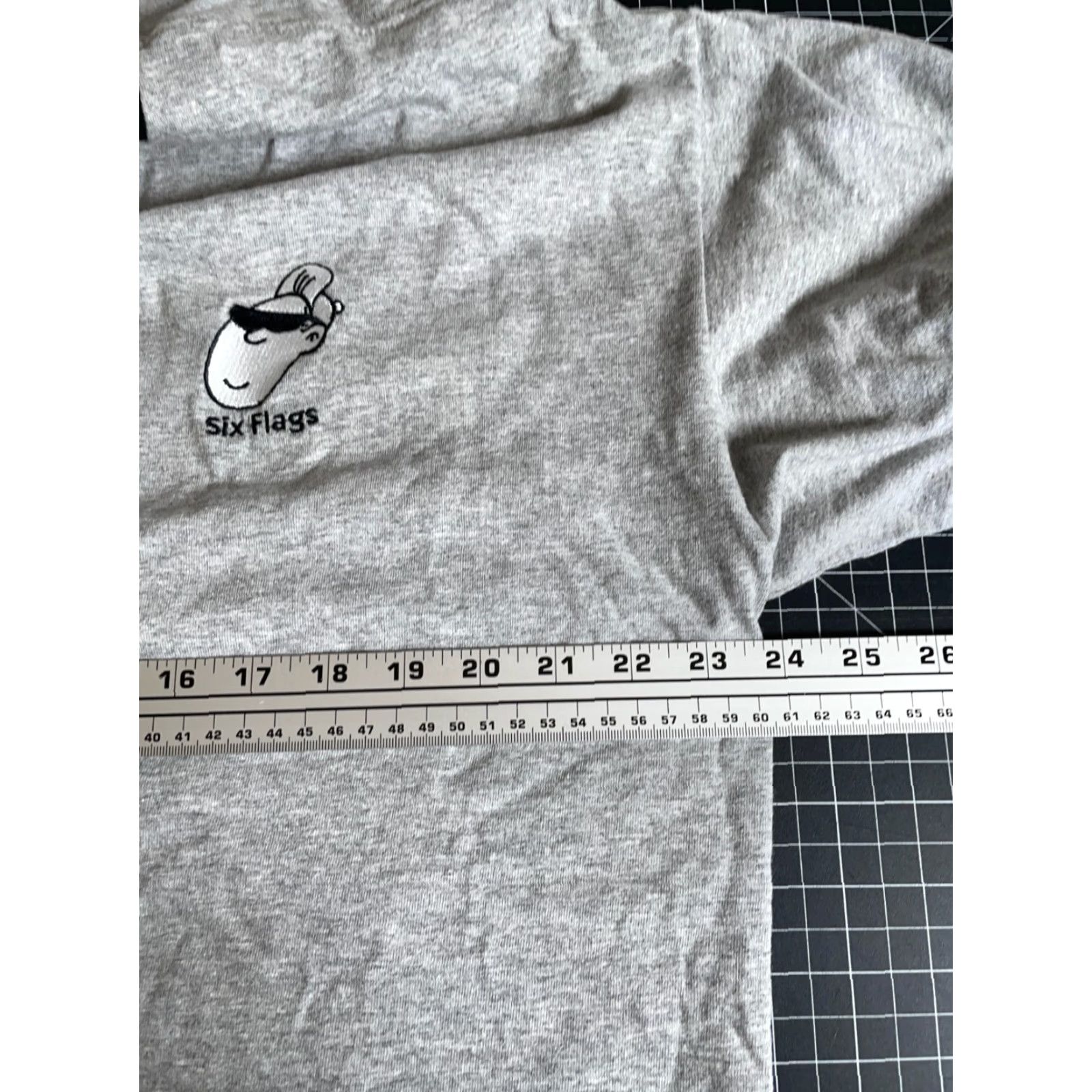 Vintage VINTAGE Six Flags T-Shirt Embroidered USA Made 2000s Ringer Gray 2X Big & Tall Men Mens Short Sleeve Crew Neck Cotton Blend Jersey Logo 90s Retro VTG Size US XXL / EU 58 / 5 - 6 Thumbnail