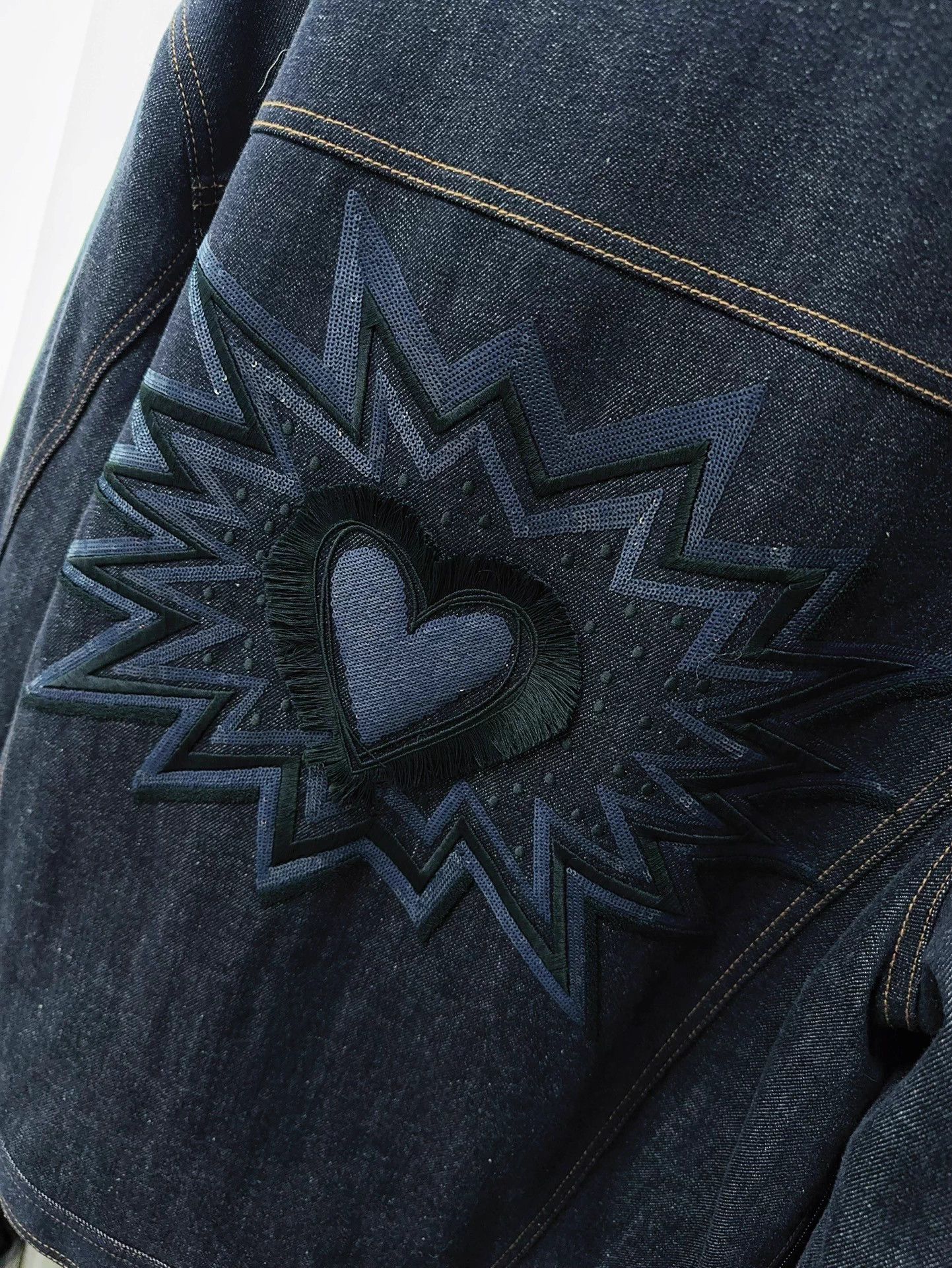 Fendi Fendi Navy Heart Sequin Embroidery Collar Denim Jacket 36 Size XS / US 0-2 / IT 36-38 - 4 Thumbnail