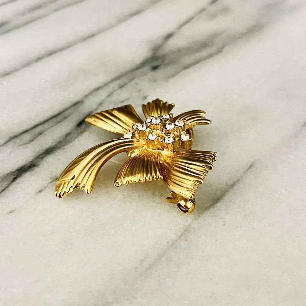 Vintage Vintage Roman Ribbon Bow Brooch Signed Clear Pave Gold Toned Size ONE SIZE - 5 Thumbnail