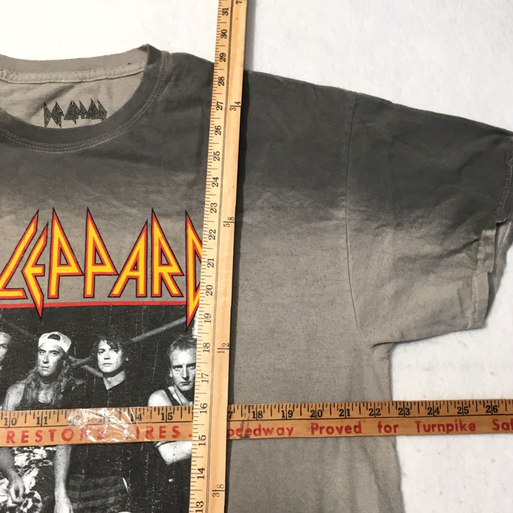 Doublet VINTAGE Def Leppard Adrenalize Tour Band T Mens M DOUBLE SIDED Short Sleeve Crew Neck Gray Cotton T-Shirt Men Bagde? Size US M / EU 48-50 / 2 - 4 Thumbnail