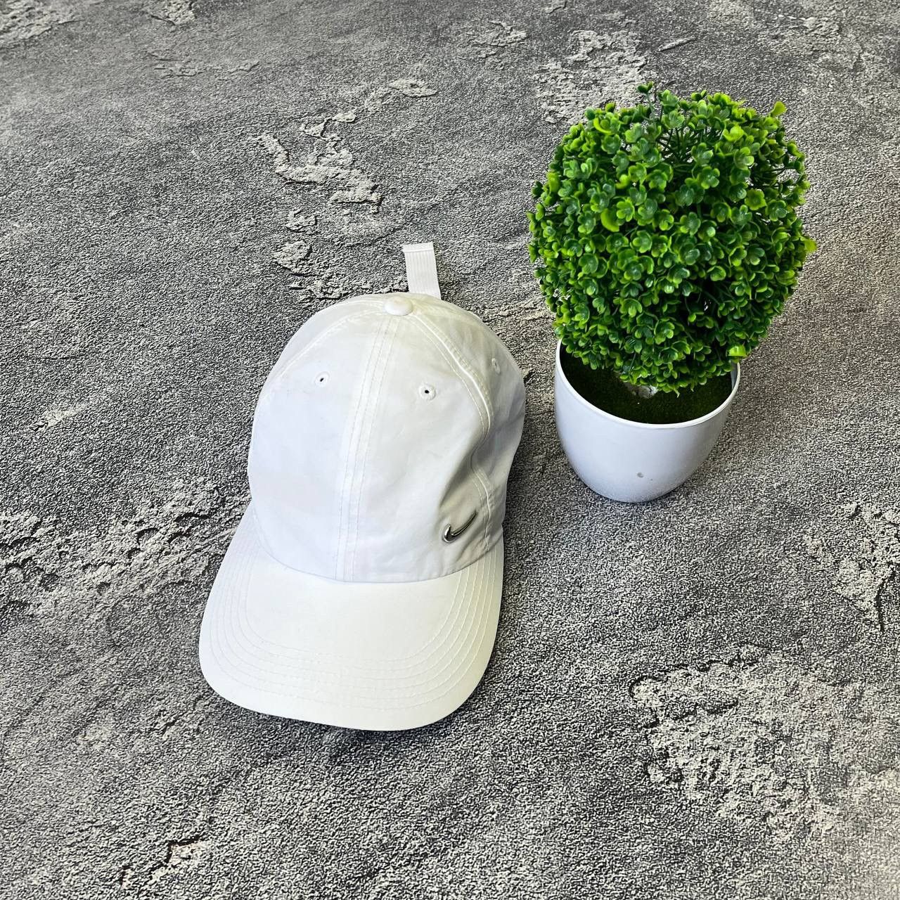 Nike White Nylon Nike Metal Swoosh Baseball Hat Cap Unisex Size ONE SIZE - 1 Thumbnail