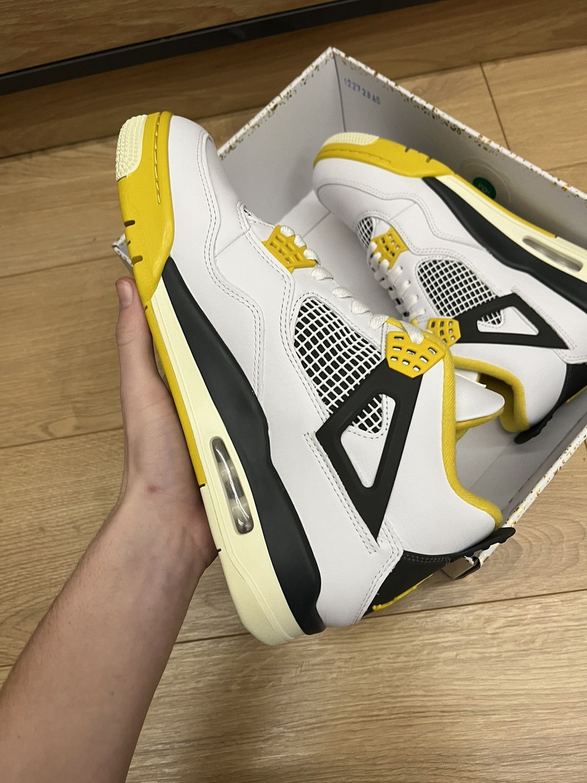 Nike Jordan 4 Retro Vivid Sulfur Size US 11.5 / EU 44-45 - 4 Thumbnail