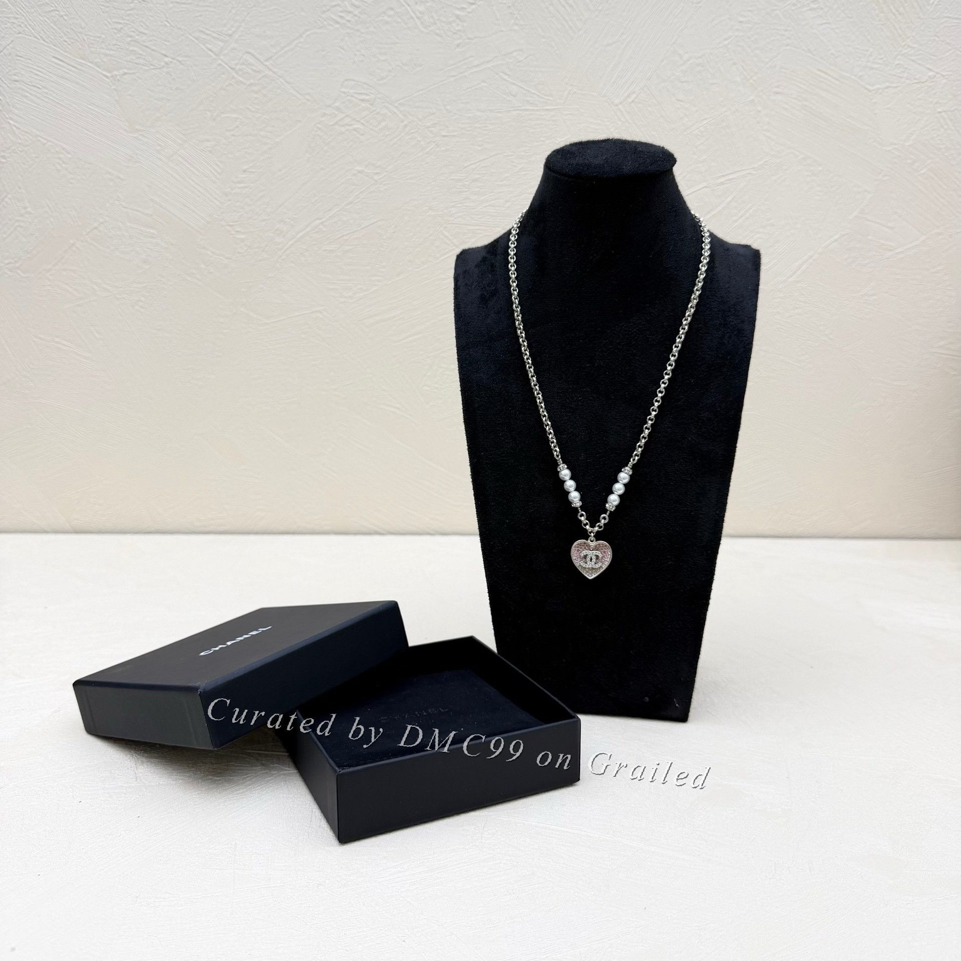 Chanel Chanel Gradient Heart Pearl Necklace Size ONE SIZE - 1 Thumbnail