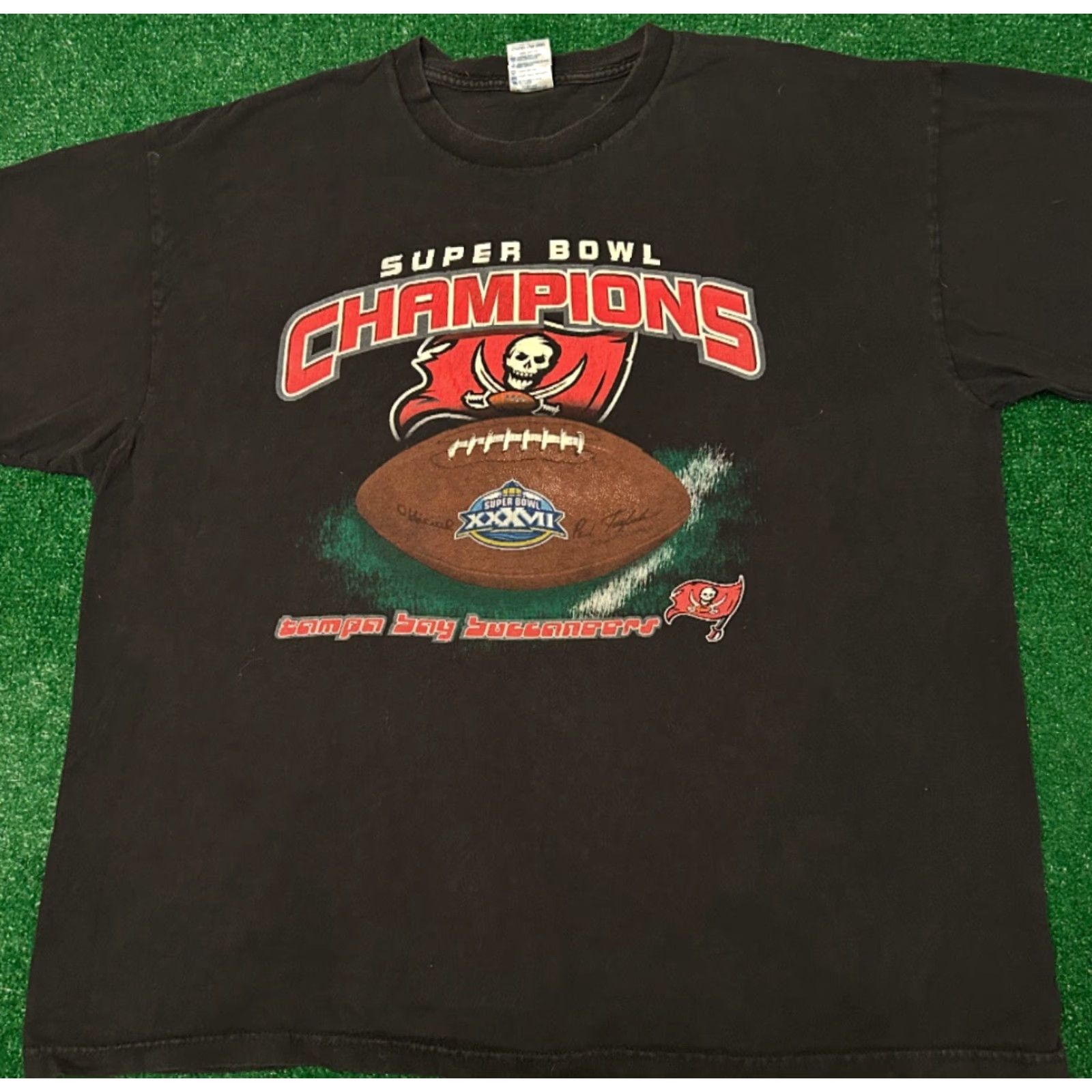 Champion VINTAGE Tampa Bay Buccaneers Super Bowl Champions 2003 VTG Shirt XL Mens Black Sports 90s Florida Hip Hop Size US XL / EU 56 / 4 - 3 Thumbnail