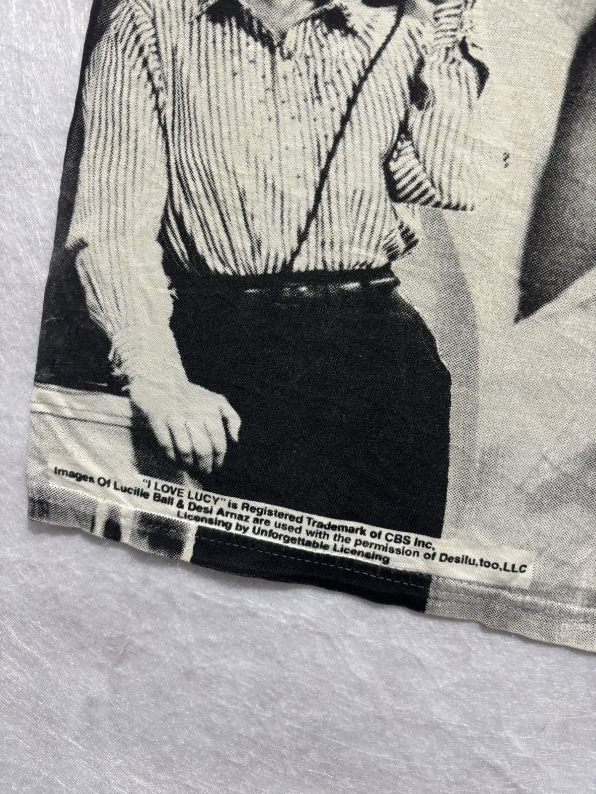 Vintage Vintage Distressed 90’s I Love Lucy OVP Tshirt Size US XL / EU 56 / 4 - 3 Thumbnail