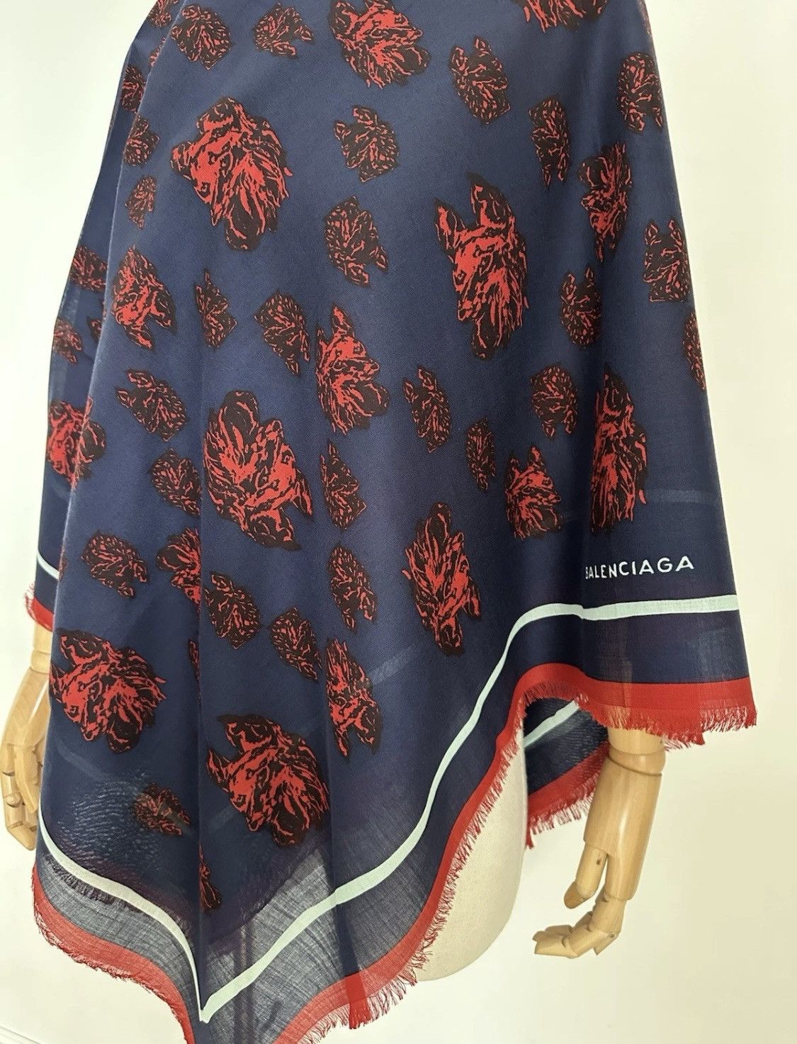 Balenciaga Balenciaga Scarf Shawl Wool/Silk Wolf 138/136cm! Size ONE SIZE - 9 Thumbnail