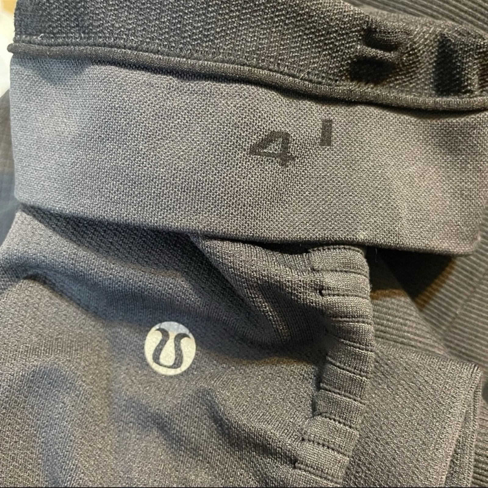 Lululemon LULULEMON In the Flow Black Capri Leggings in Size 4 Size 27" / US 4 / IT 40 - 3 Thumbnail