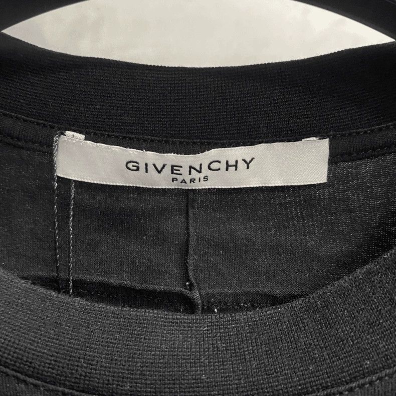 Givenchy Givenchy Black Shark Pattern Short Sleeve Size: s-7/m-4 Size US S / EU 44-46 / 1 - 3 Thumbnail