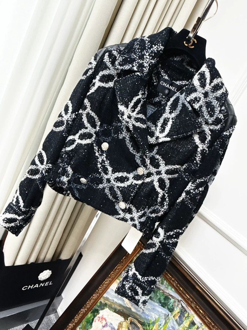 Chanel Chanel 19 beaded embroidered lapel mixed-color clover patt Size XS / US 0-2 / IT 36-38 - 1 Thumbnail