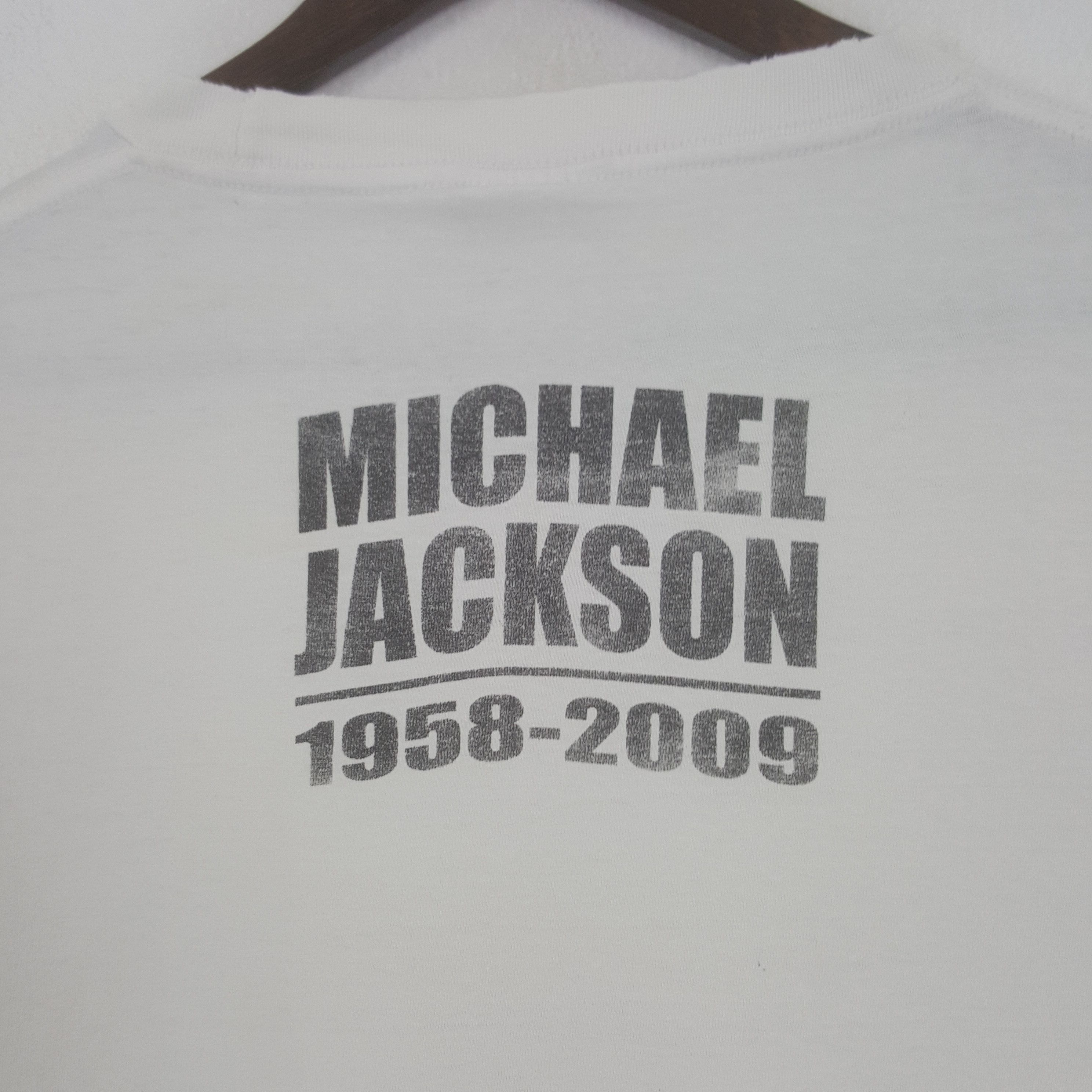 Vintage Vintage Michael Jackson American Singer Tshirt Size US L / EU 52-54 / 3 - 4 Thumbnail