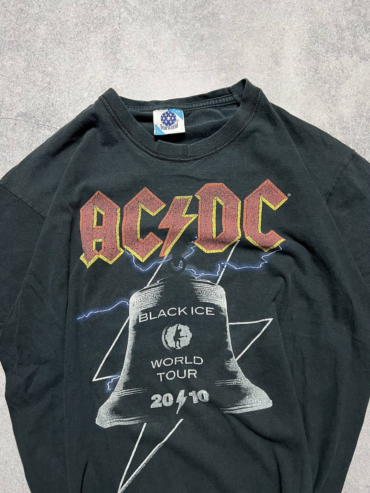 Band Tees Vintage AC/DC World Tour Black Ice 2010 Faded Distressed Tee Size US L / EU 52-54 / 3 - 4 Thumbnail
