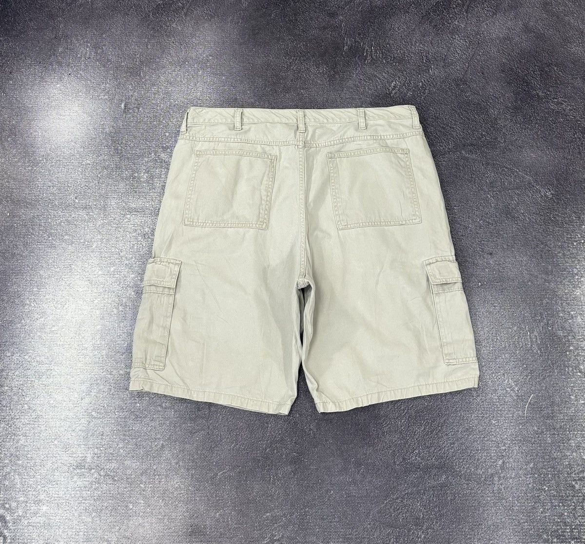 Vintage Vintage Wrangler Y2K Military Beige Work Hype Cargo Shorts Size US 36 / EU 52 - 2 Thumbnail
