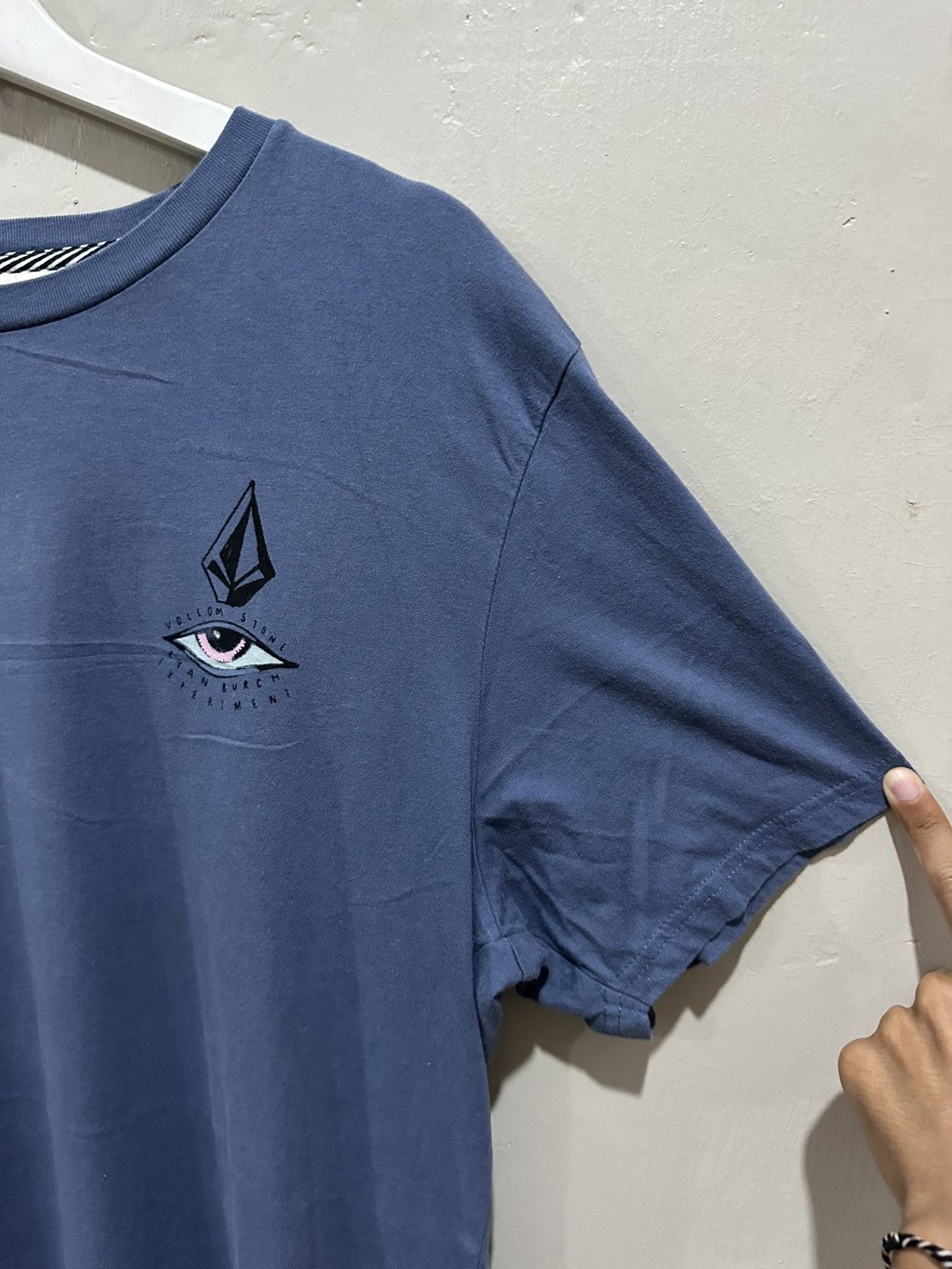 Volcom Volcom Tshirt x Vintage x Rare item Size US L / EU 52-54 / 3 - 3 Thumbnail