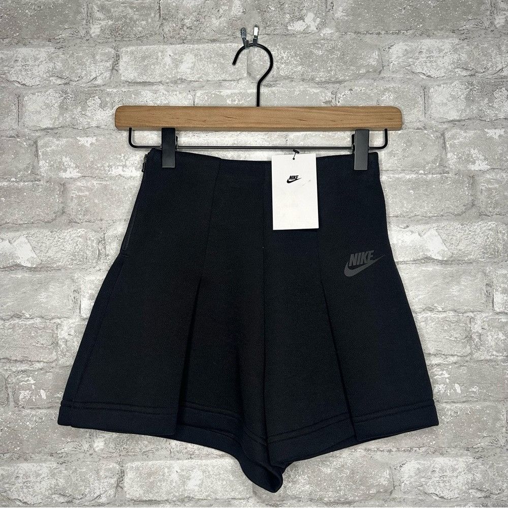 Nike Nike Women's Tech Fleece High Waisted 3” Pleated Shorts NWT Size 26" / US 2 / IT 38 - 2 Thumbnail