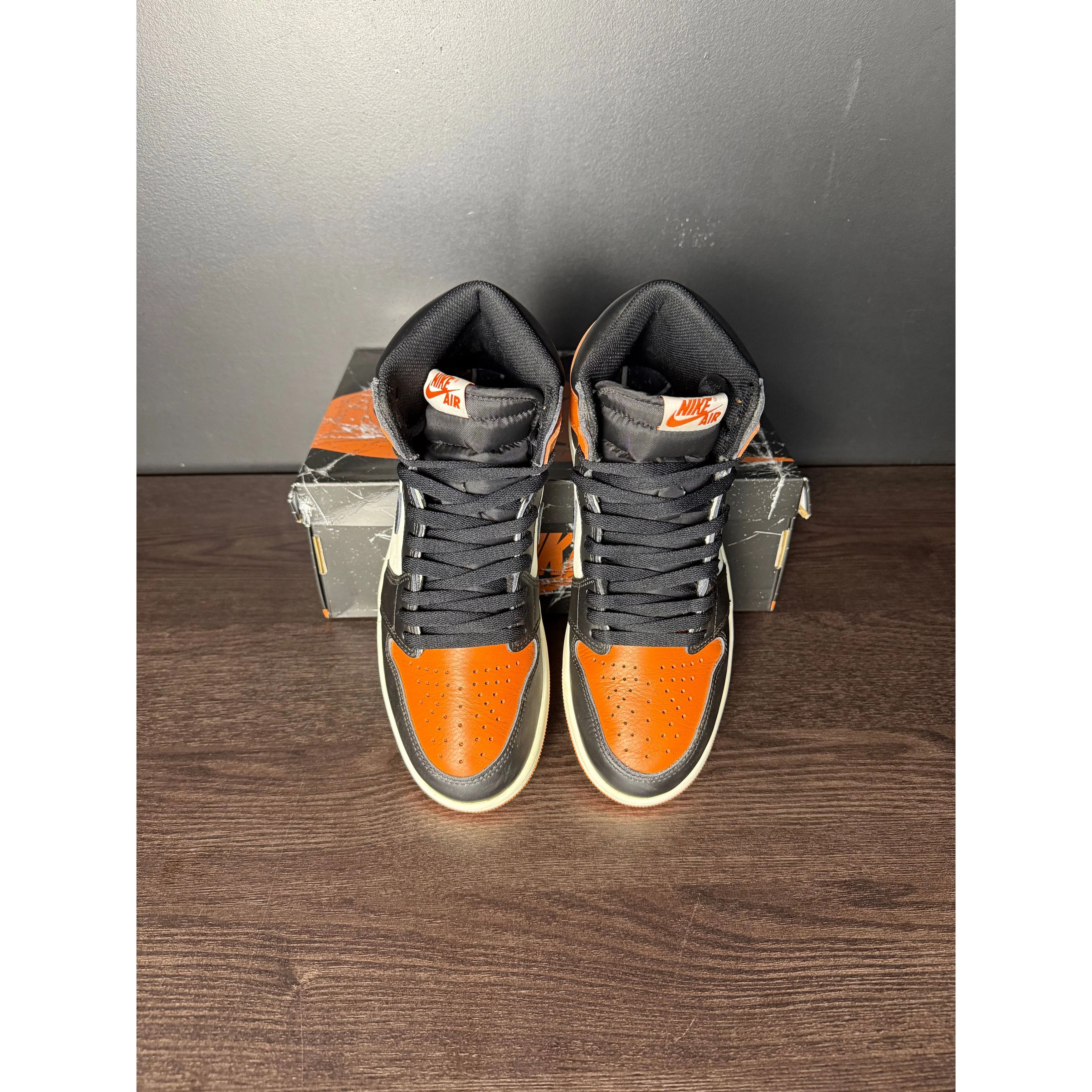 Nike Air Jordan 1 Retro High OG "Shattered Backboard" (2025) **PRE-OWNED** - 9M Size US 9 / EU 42 - 4 Thumbnail
